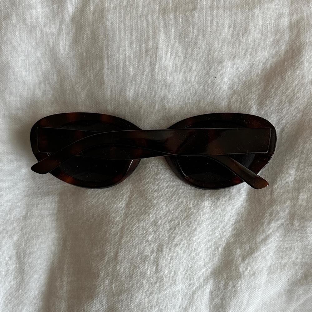 H&M Tortoise Rounded Frame Sunglasses - Picture 4 of 4